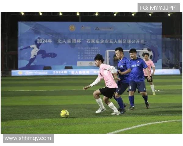 21号足球球星带领球队拼搏绿茵场追逐荣耀梦想书写不朽传奇