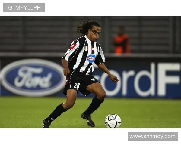 史上最强十位足球巨星排名揭晓 每一位都是足坛传奇 史上最强十位足球巨星排名揭晓 每一位都是足坛传奇