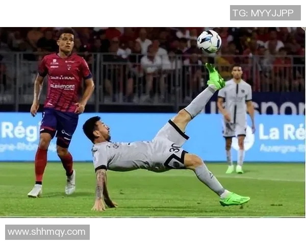 超级球星足球赛倒钩技巧详解助你轻松掌握完美倒钩进球方法