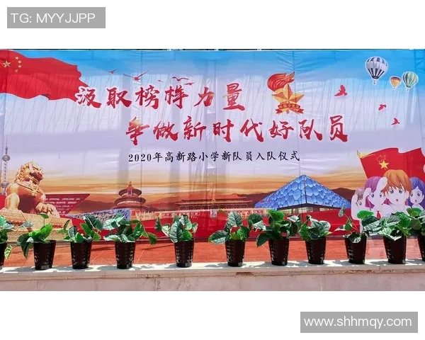 足球巨星背影剪影展现瞬间力量与风采的艺术再现